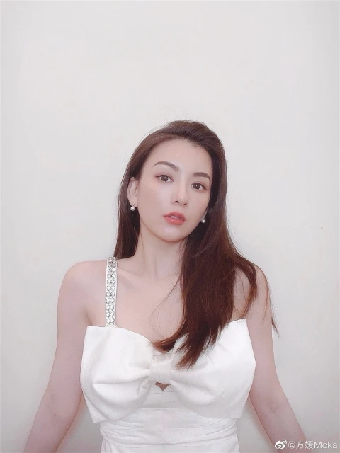 與郭富城逛畫展被偶遇　方媛全程玩手機被嘲「融不進去」