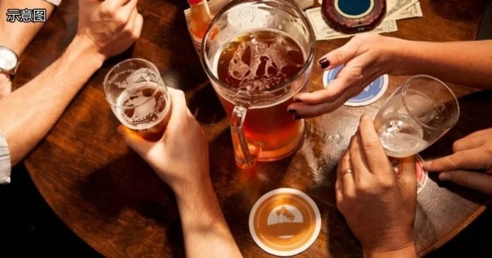 約會調查：酒吧約會最輕鬆　親密觸碰須酒精助攻