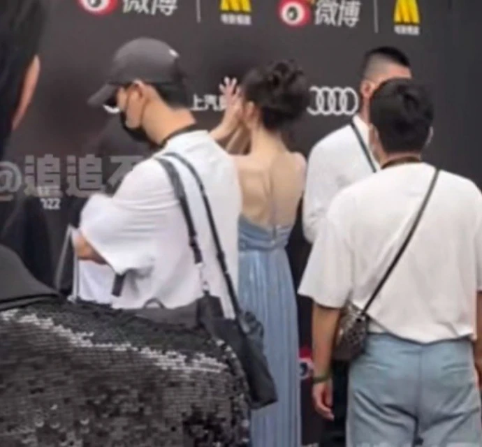 張天愛紅毯遇徐開騁「偷偷擦淚」影片曝光　網心疼：他不值得