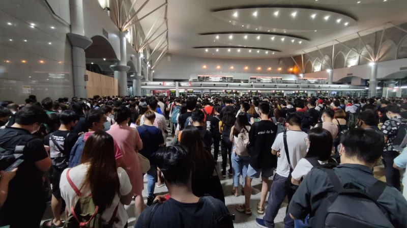 馬國新山關卡擠爆 網民：人多到像置身演唱會