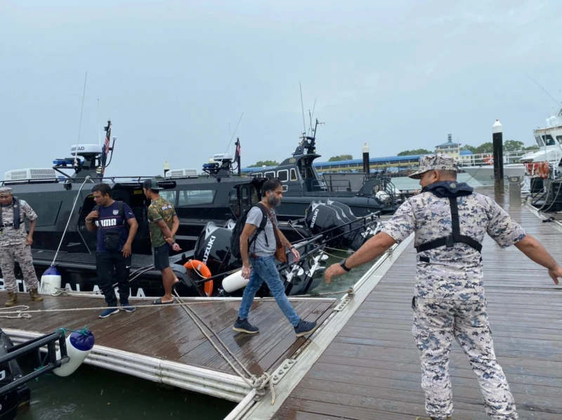 船隻燃油耗盡漂流2天　16受困船員獲救