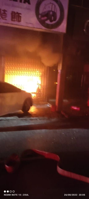 汽車零件中心火患　狂燒3小時2車燒毀