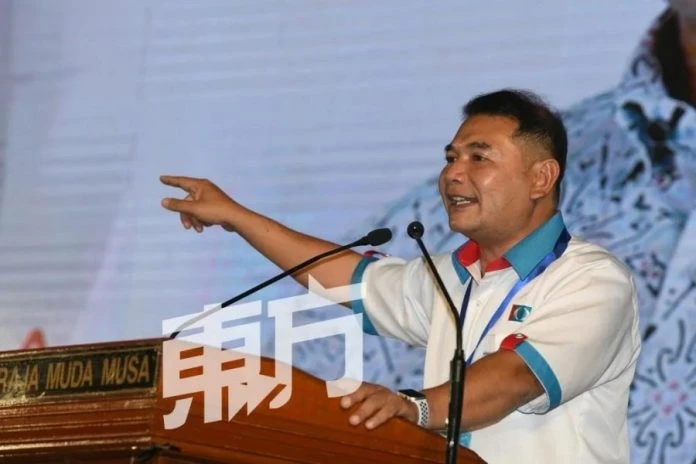 揭發醜聞是興趣　拉菲茲自認像「柯南」查案