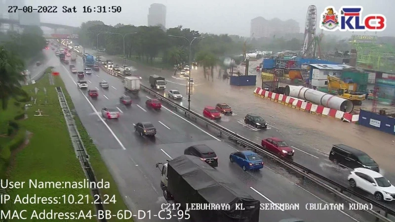 午後豪雨後再有積水　KL多條路段現車龍陣