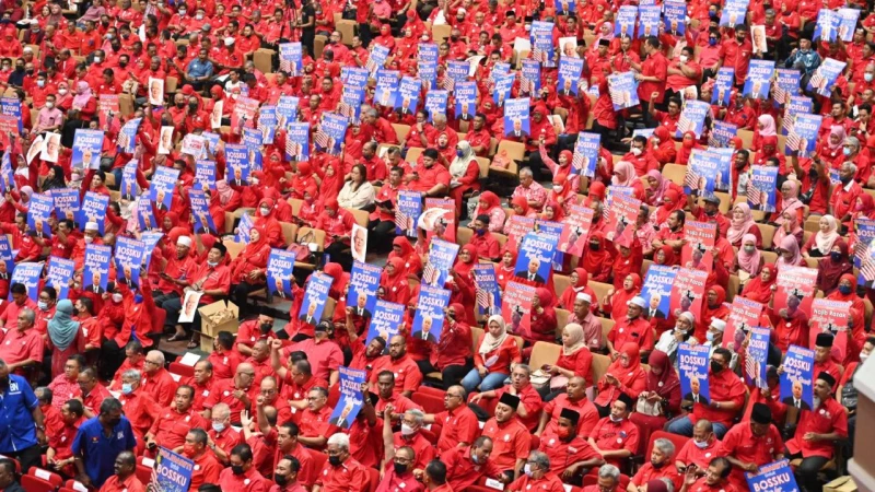 巫統彙報會挺納吉  依斯邁和3部長缺席