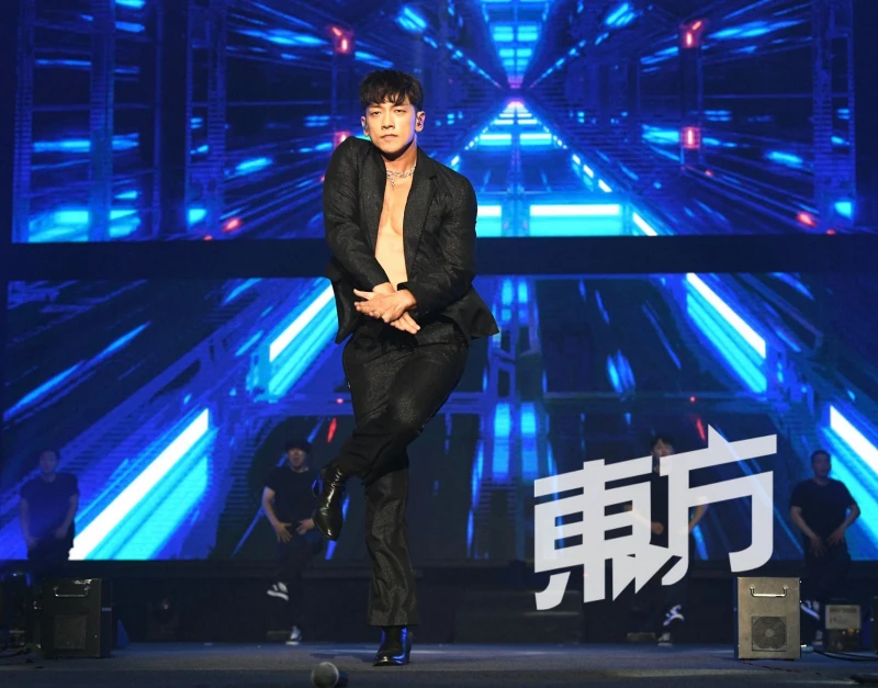 Rain來馬大方「脫了」秀腹肌　陳勢安李佳薇久違回家鄉獻唱