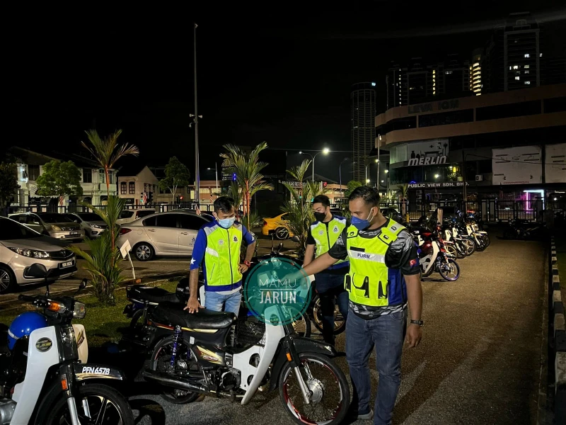 檳飆車族再現？　大群摩哆騎士蓄勢待發