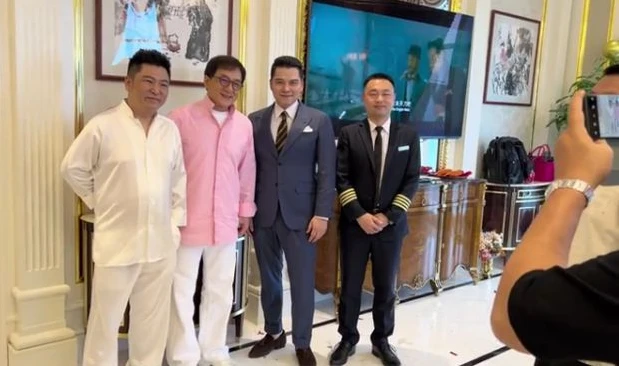 成龍「空降」杭州搬入新豪宅　客廳天花板鑲黃金顯氣派