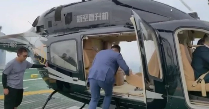 成龍「空降」杭州搬入新豪宅　客廳天花板鑲黃金顯氣派