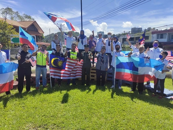 江友強吁懸掛輝煌條紋 睦鄰團結展現愛國精神