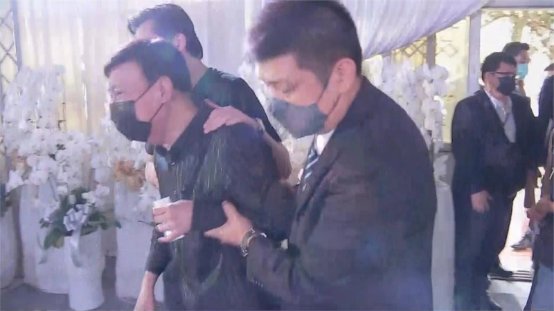 【余苑綺癌逝】余天見愛女遺容痛哭　李亞萍癱軟被攙扶出場