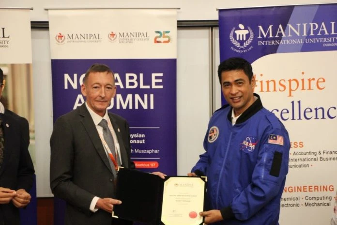 大馬首位太空人拿督錫慕查化獲授予MIU兼職教授