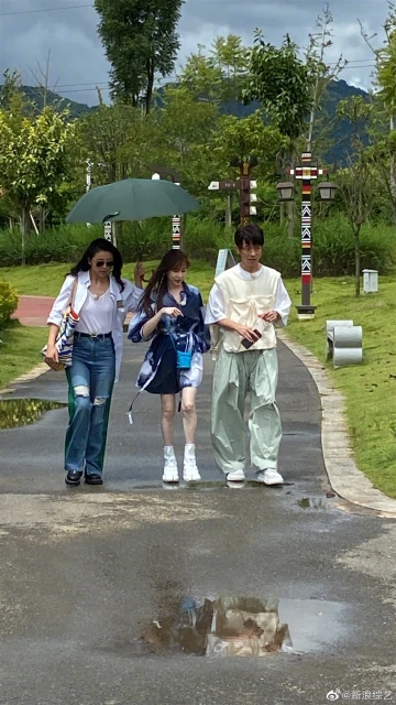 張棟樑現身綜藝錄影　與王心凌並肩合體網民喊期待