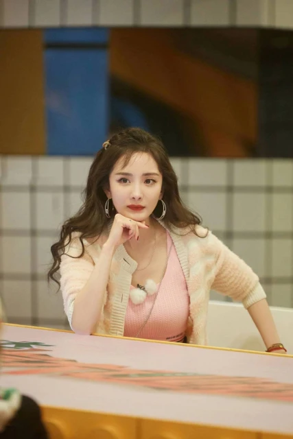 下鄉錄節目3度被路人誤認　楊冪高情商反應曝光