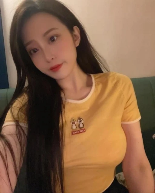 到店吃火鍋只穿胸罩　台網美被轟低俗丟臉