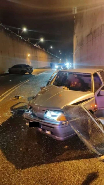 2車在隧道相撞　一司機被夾困受傷