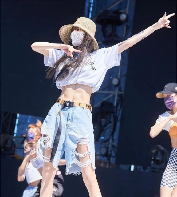 大曬結實腹肌24吋腰圍　47歲謝金燕公開飲食餐單