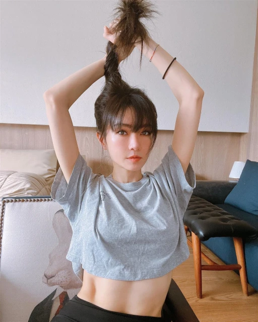 大曬結實腹肌24吋腰圍　47歲謝金燕公開飲食餐單