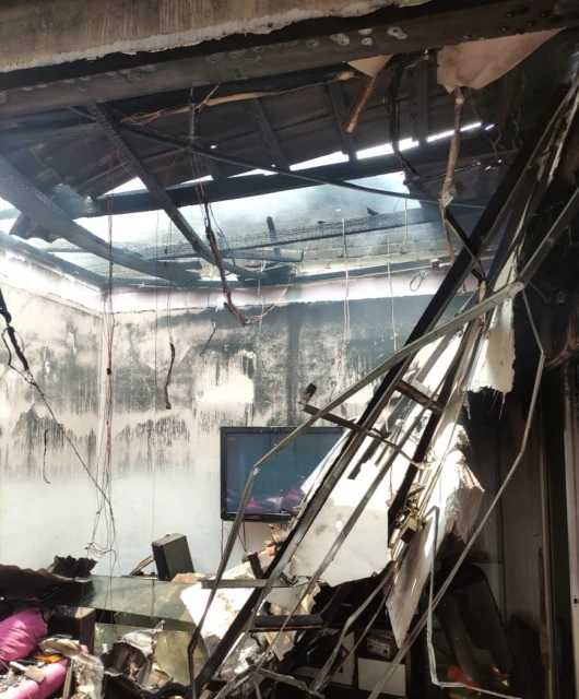 豐億園3排屋遭火劫　3巫印男子英勇闖火屋救人