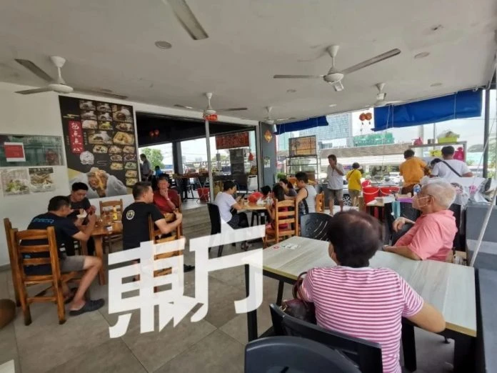 雙親病逝三兄妹失依靠  華裔兄妹接手面檔養幼弟