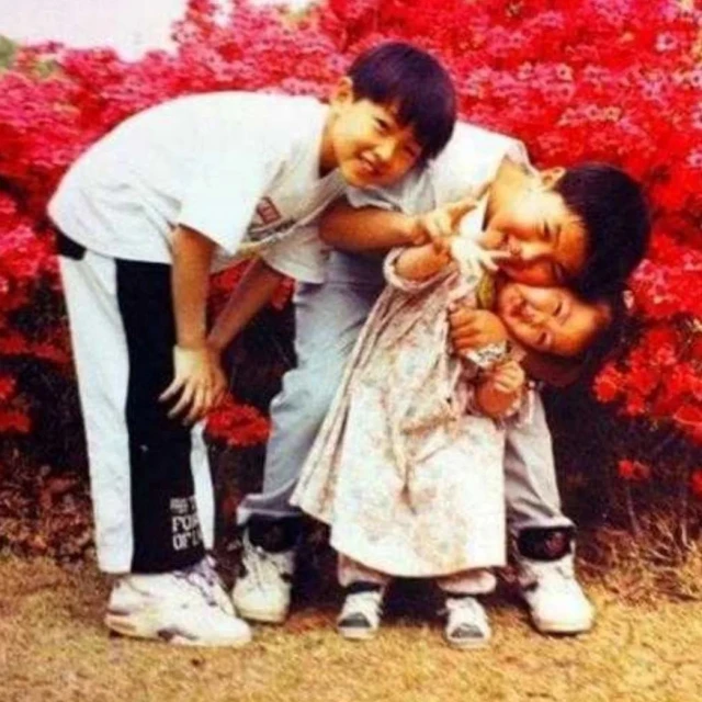 宋仲基3兄妹都是學霸！妹妹獲首爾大學醫學博士合照曝光
