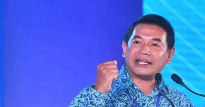 涉嫌誹謗阿都拉迪夫涉及瀕海戰艦醜聞　警方證實接獲投報將傳召拉菲茲錄供