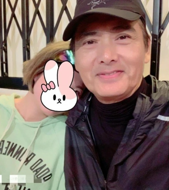 周潤發麵店被粉絲野生捕獲　超貼心舉動被贊：好溫暖