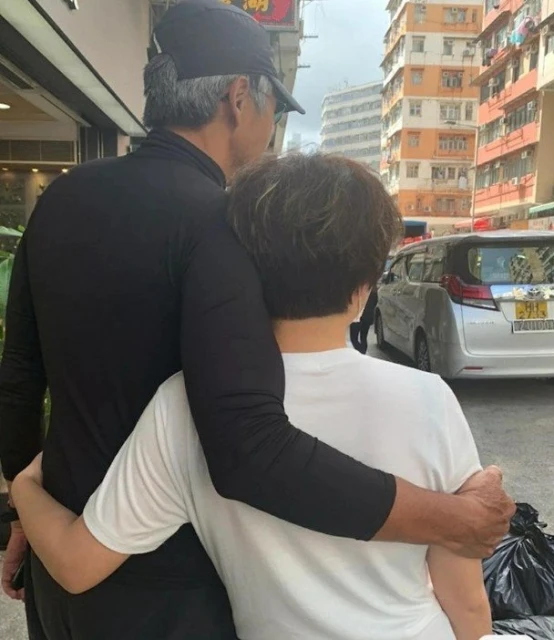 周潤發麵店被粉絲野生捕獲　超貼心舉動被贊：好溫暖