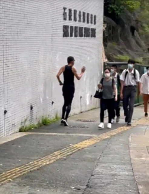 周潤發麵店被粉絲野生捕獲　超貼心舉動被贊：好溫暖