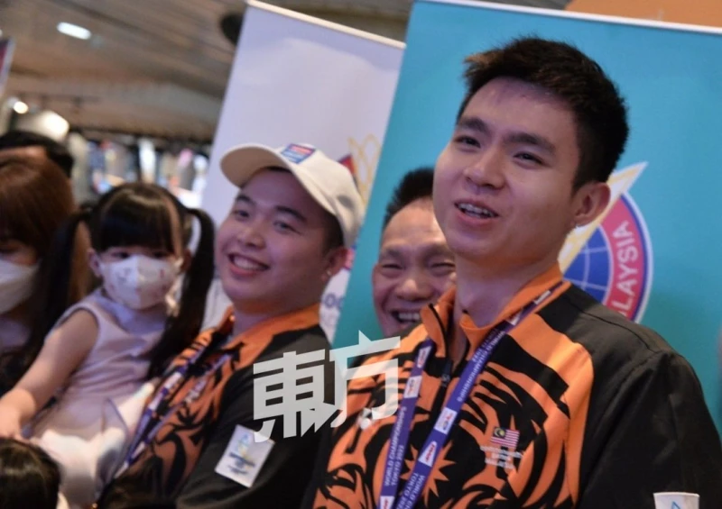 世界冠軍謝定峰及蘇偉譯載譽而歸　先小休再投入備戰比賽