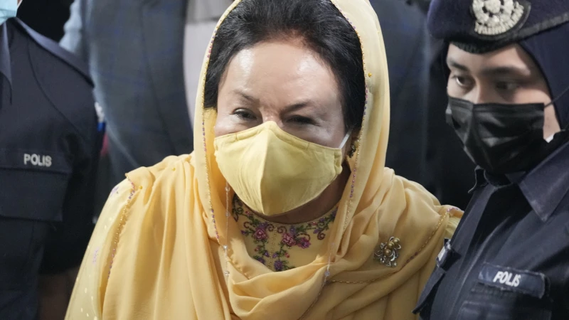 羅斯瑪淚灑法庭 哭訴不曾「動過一分錢」