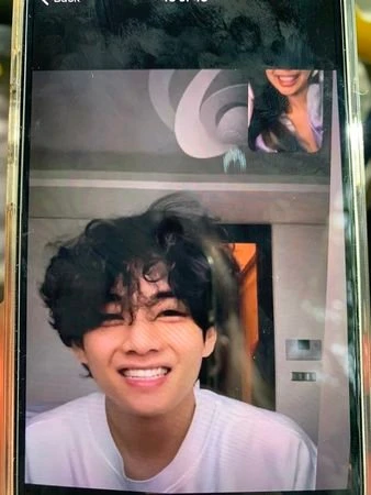 Jennie 、V親吻牽手照再流出？　駭客秀資料夾暗示「還有超多」