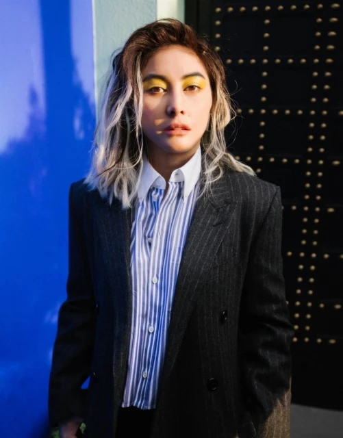 何超儀復古開唱憶與梅艷芳往事　曝張學友梁朝偉嫩照