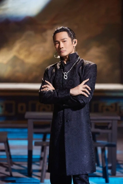 【披荊斬棘2】60歲杜德偉貼錢表演？重現20年前造型零變化