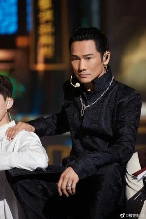 【披荊斬棘2】60歲杜德偉貼錢表演？重現20年前造型零變化