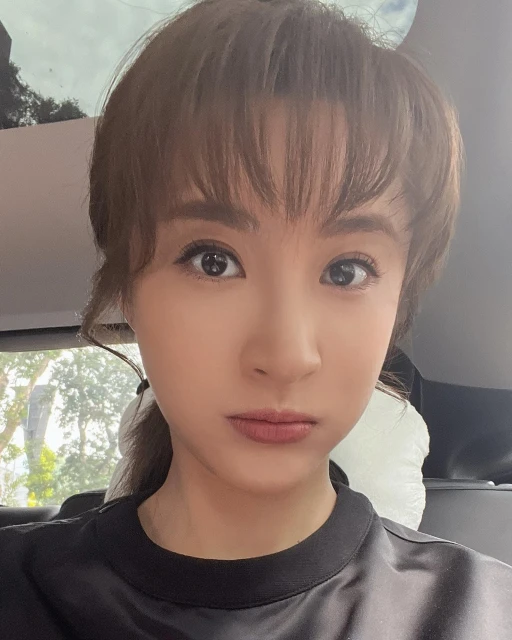 林夏薇邊泡澡邊吃飯　素顏示人網民認不出