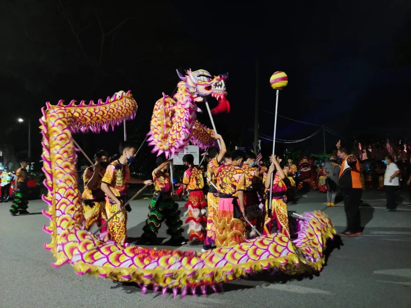 「情牽九州慶中秋」逾千人參與　三大種族樂融融提燈遊行