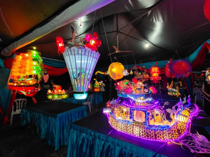 「情牽九州慶中秋」逾千人參與　三大種族樂融融提燈遊行