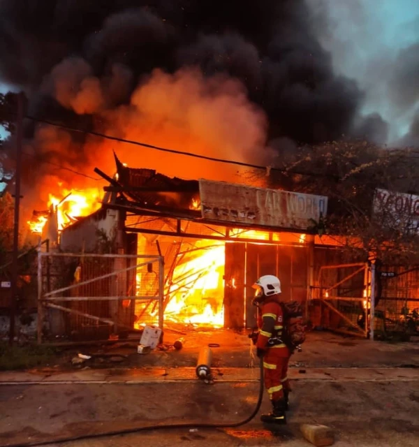 太平7小型工業店鋪遭火劫　最嚴重3間形如廢墟