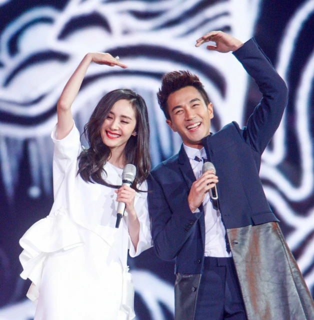 網傳楊冪女兒將移居中國？　爺爺劉丹回應漏口風