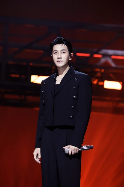 網傳楊冪女兒將移居中國？　爺爺劉丹回應漏口風