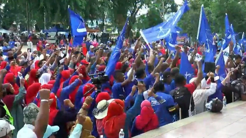 巫統最高理事依山加里爾促釋放納吉解散國會