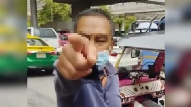獅城男女指曼谷嘟嘟車司機半路起價 甚至動手推人