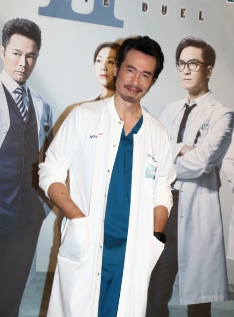 演醫生有板有眼　陳豪原來出身醫生世家