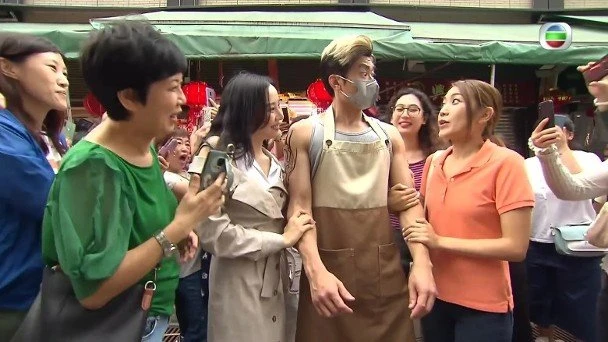 貌似郭富城MIRROR成員火速走紅　豬肉檔網紅除罩後星途完結