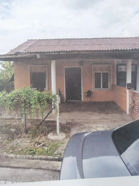 老膠工新村設淫窟　警突擊捕4男2女