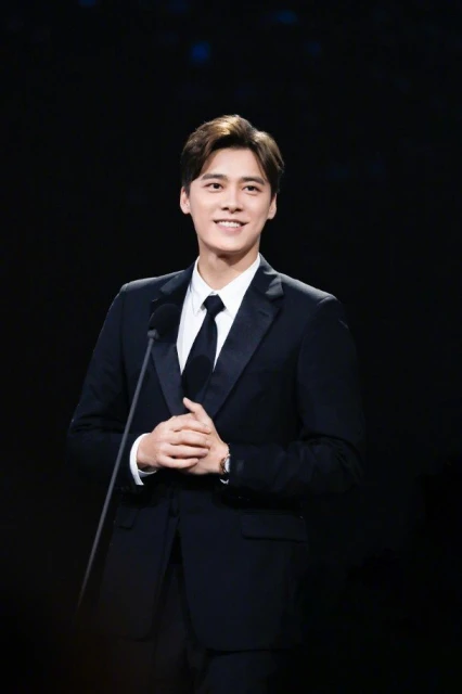 驚傳涉嫖被捕　李易峰直播避重就輕