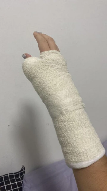 夜店狂歡疑捲入瞪眼風波　兩女郎遭暴打受傷入院