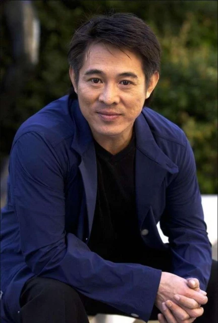 曬爸爸李連杰陪逛街合照　19歲Jada好身材不輸媽媽利智