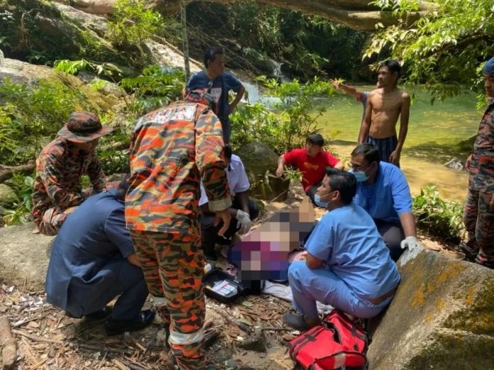 與前老師及2朋友到瀑布嬉水　少年率先下水玩不幸遇溺